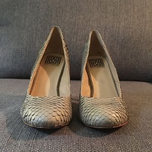 Pour La Victoire heels
